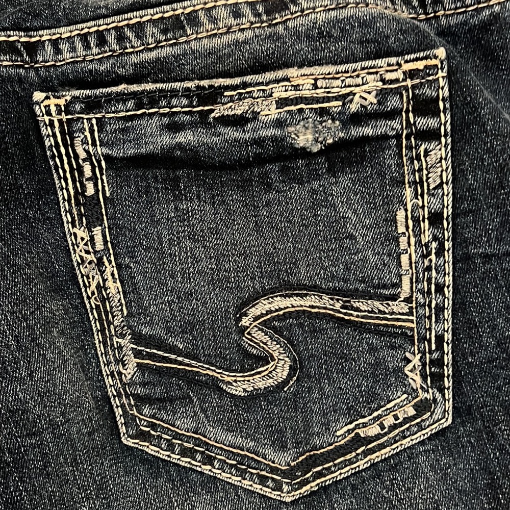 Silver Jeans Co
Women’s Elyse Straight Indigo Blue Jeans
Size 14, Length 30 👖 - Picture 7 of 11